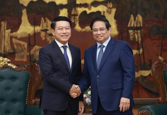 Vietnam willing to share experience in SOE reform with Laos: PM